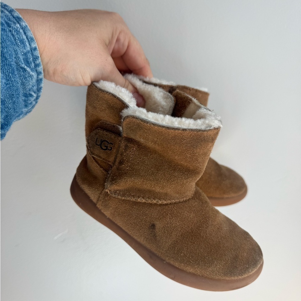UGG Kids Chestnut Classic Short Boots Shearling Lined Cozy Winter